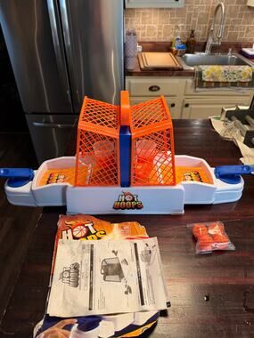 Vintage 2000 MGA Hot Hoops Tabletop Basketball Game -Arcade Toy -4 Balls -Manual